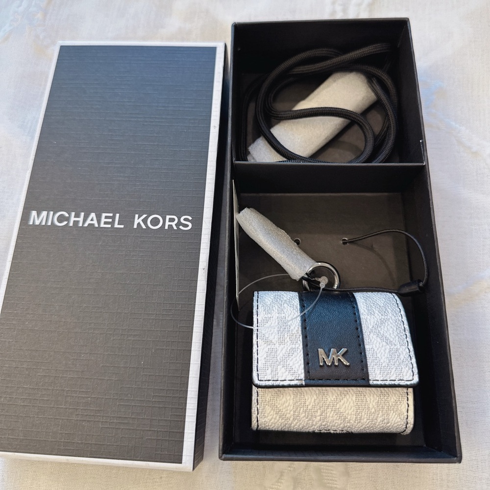 Michael Kors Gifting Hudson Logo Lanyard Clip Case AirPods Pouch Keychain $98